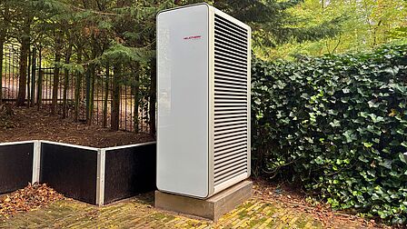 de grote warmtepomp buitenunit van Martin